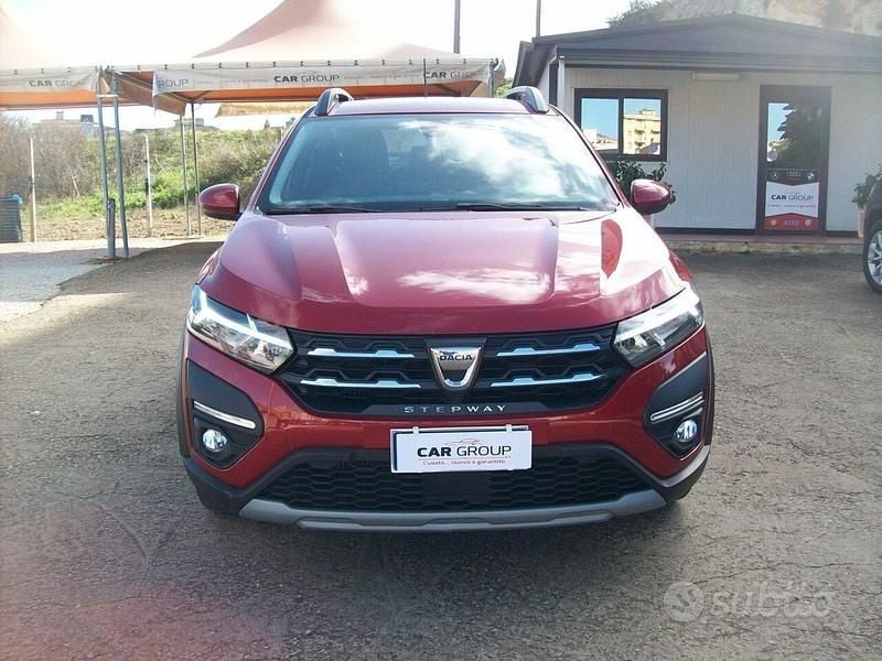 Usado Dacia Sandero 101 CV (74 kW) 2022 Rojo Berlina