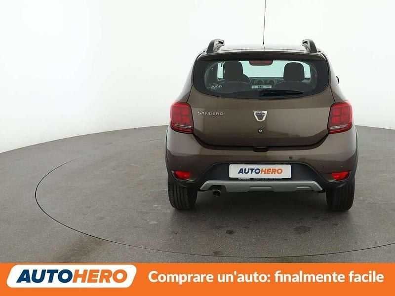 Usata Dacia Sandero Comfort 90 CV (66 kW) 2019 Marrone SUV