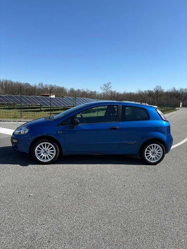 Usata Fiat Punto Evo Dynamic 69 CV (50 kW) 2011 Blu/azzurro Utilitaria