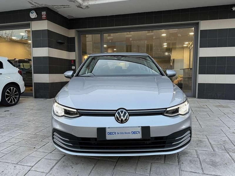 Usata VW Golf VIII Life 131 CV (96 kW) 2021 Argento Berlina