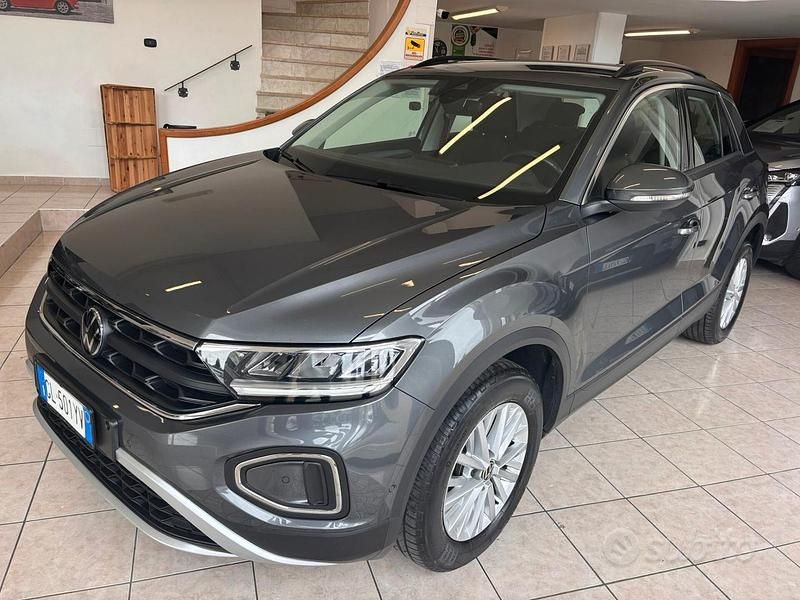 Usata VW T-Roc Life 116 CV (85 kW) 2023 Grigio SUV