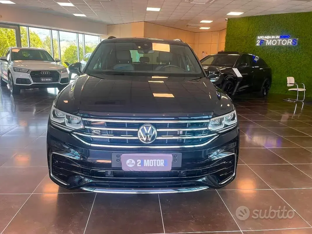 Usata VW Tiguan R-line 150 CV (110 kW) 2021 Nero SUV