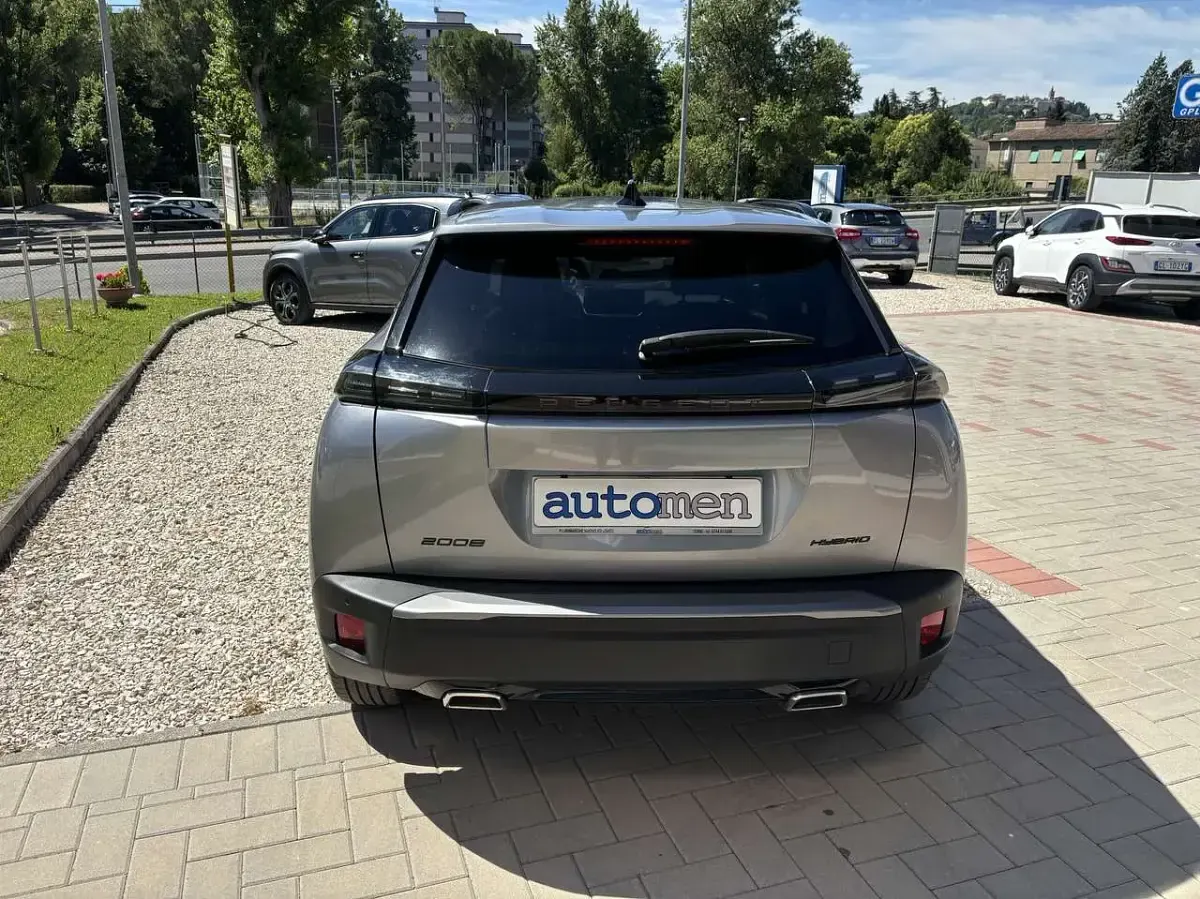 Usata Peugeot 2008 Allure 136 CV (100 kW) 2025 Grigio SUV