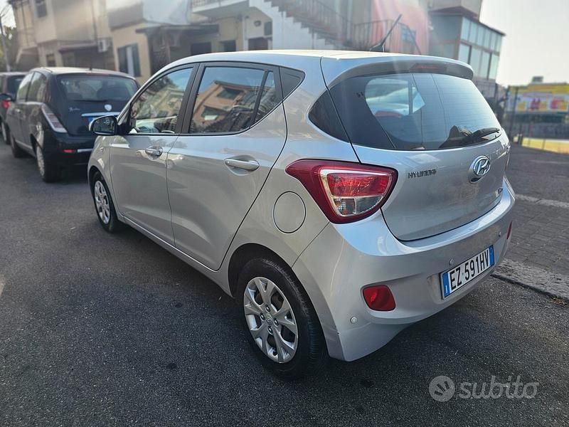 Usata Hyundai i10 Comfort 69 CV (50 kW) 2015 Argento Utilitaria