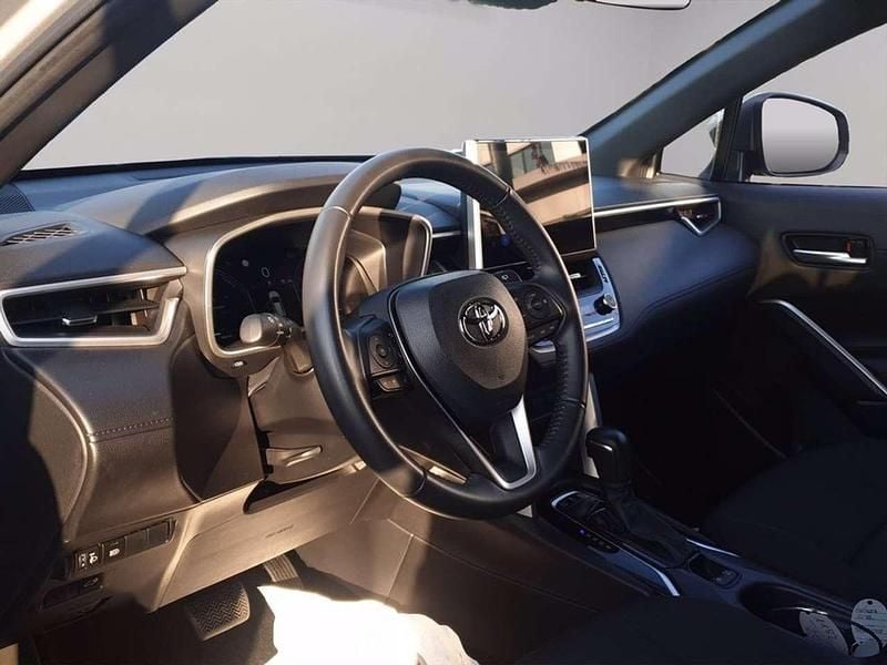 Usata Toyota Corolla Cross Trend 197 CV (144 kW) 2024 Silver met SUV