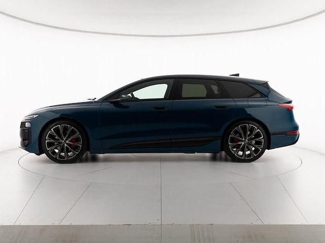 Usata Audi A6 e-tron Business 269 kW (367 CV) 2025 Blu malpelo metallizzato Station wagon