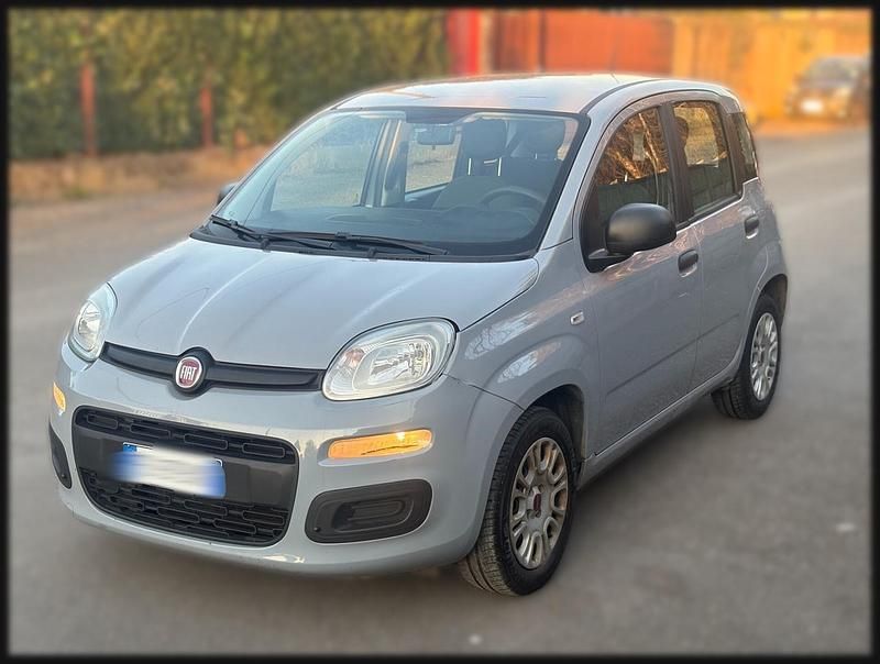 Usata Fiat Panda Lounge 69 CV (50 kW) 2018 Blu Utilitaria