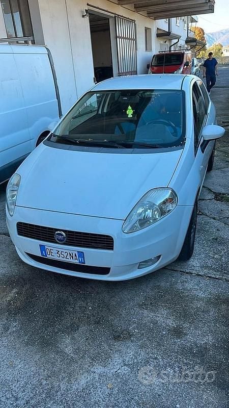 Usata Fiat Grande Punto 75 CV (55 kW) 2009 Bianco Utilitaria