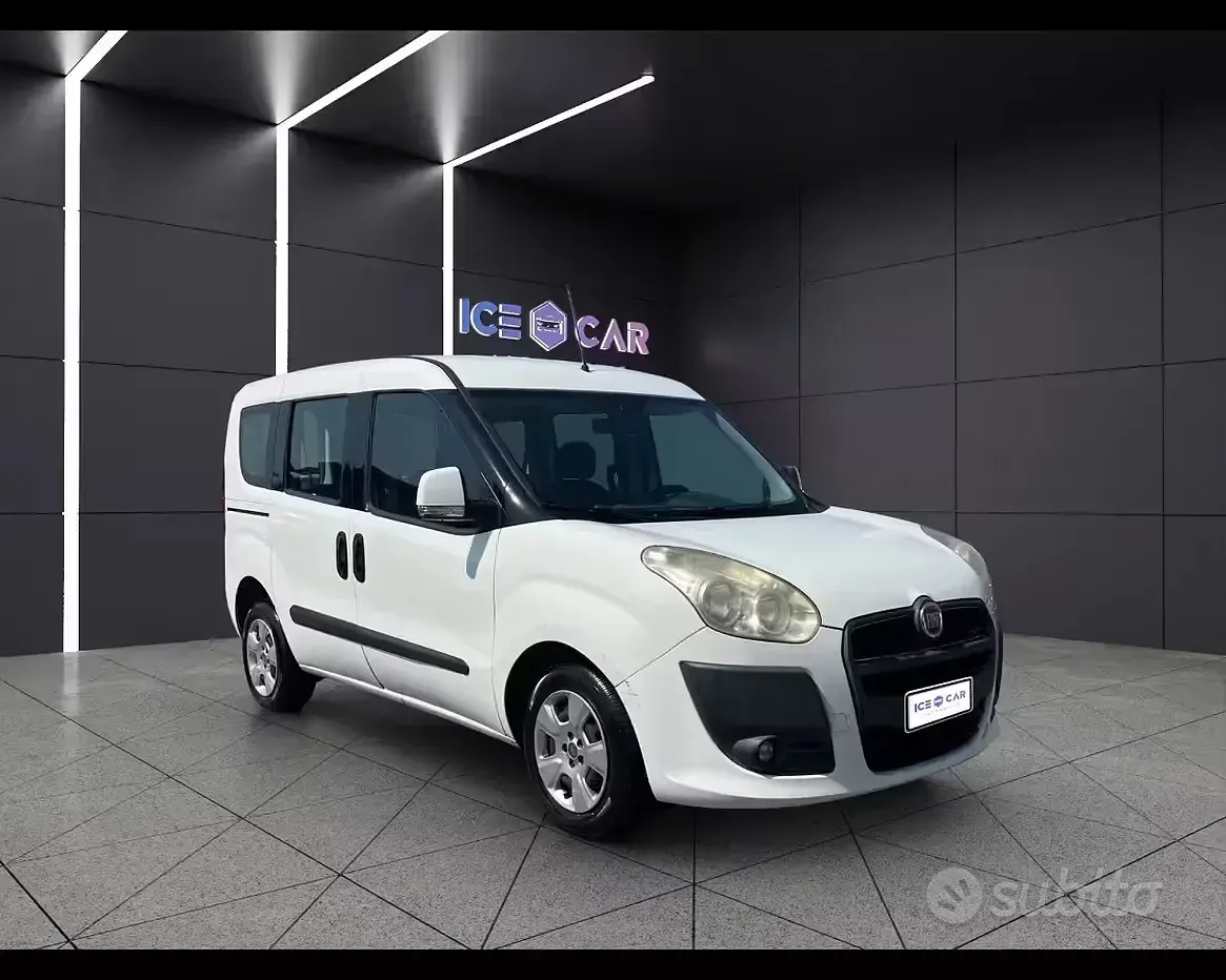 Usata Fiat Doblò 105 CV (77 kW) 2010 Monovolume