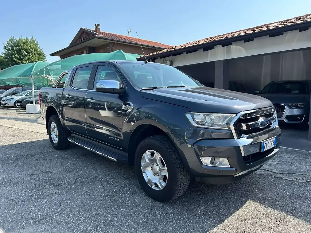 Usata Ford Ranger Limited 160 CV (117 kW) 2018 Grigio Pick-up