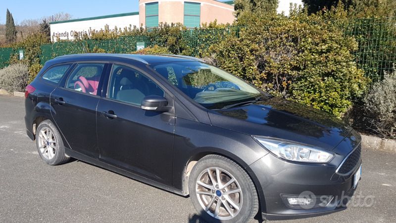 Usata Ford Focus 120 CV (88 kW) 2018 Grigio Station wagon