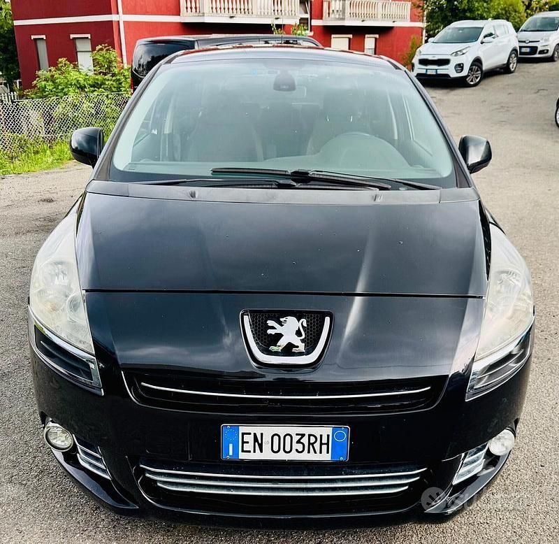 Usata Peugeot 5008 Business-Line 150 CV (110 kW) 2012 Nero Monovolume