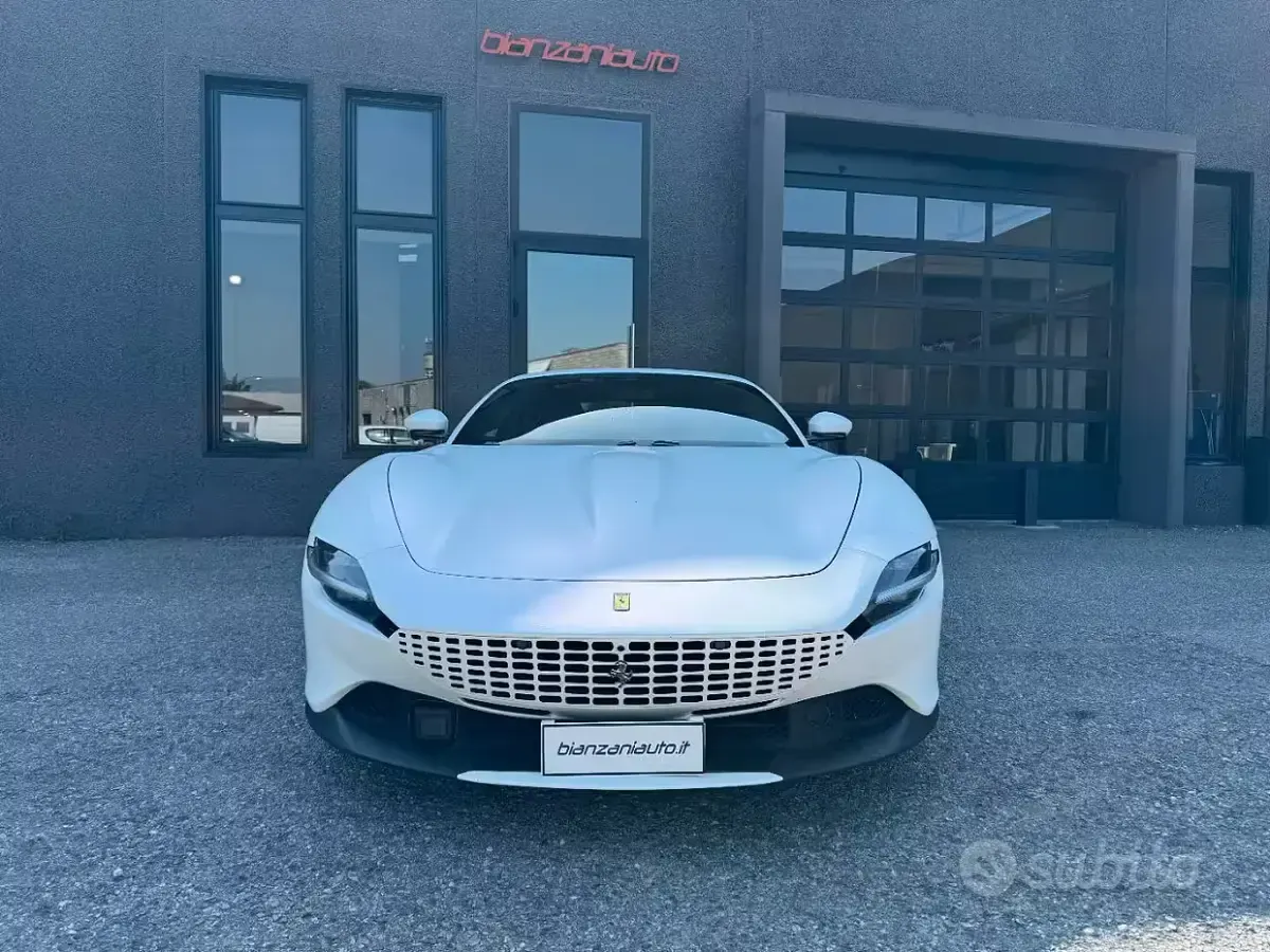 Usata Ferrari Roma 620 CV (456 kW) 2022 Bluazzurro Coupé