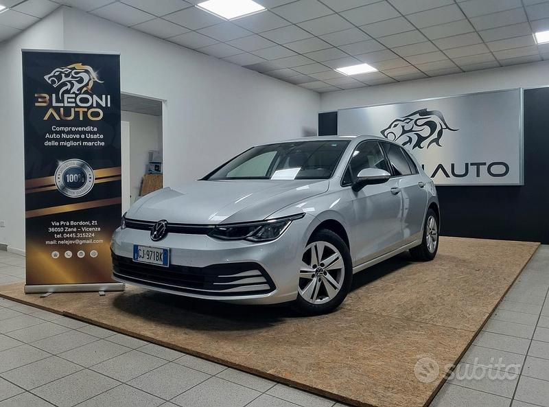 Usata VW Golf VIII Life 150 CV (110 kW) 2022 Grigio Berlina