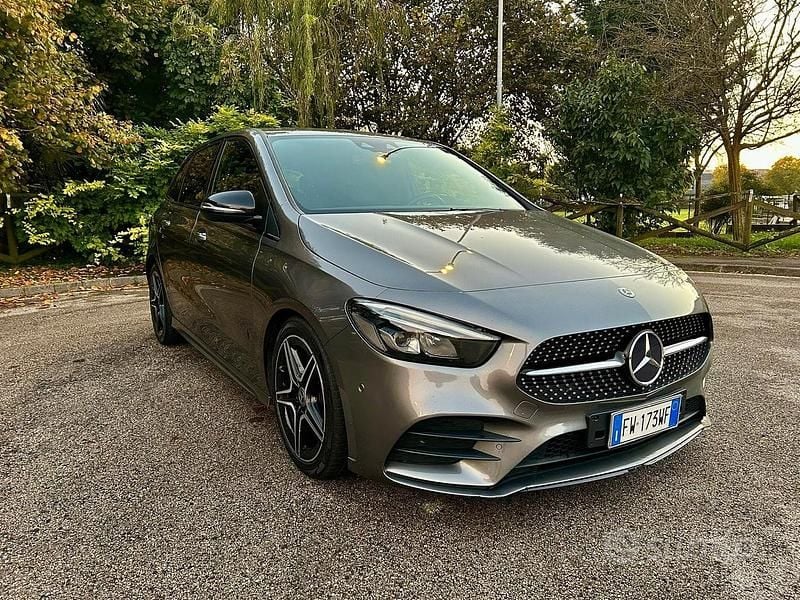 Usata Mercedes 200 AMG 150 CV (110 kW) 2019 Grigio Monovolume