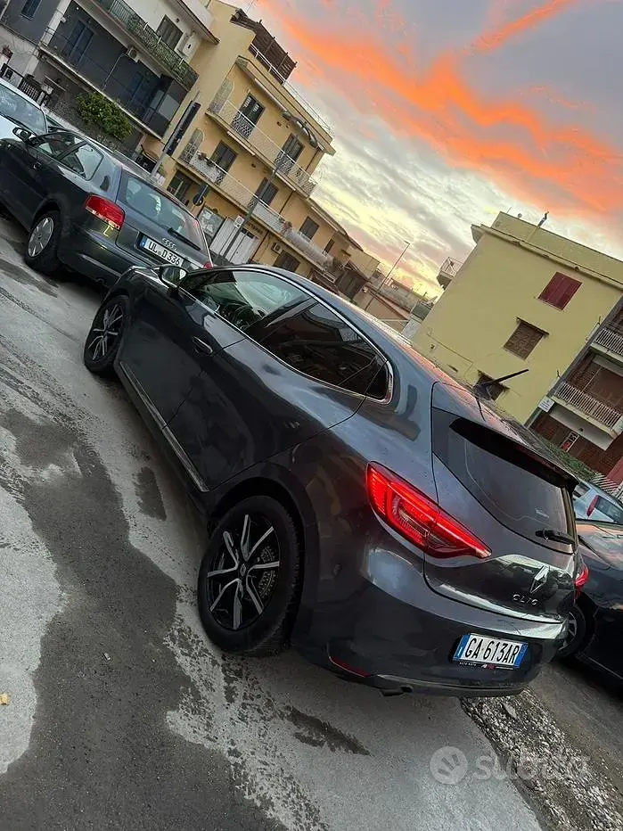 Usata Renault Clio V 101 CV (74 kW) 2020 Grigio Berlina
