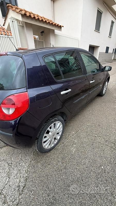 Usata Renault Clio II 85 CV (62 kW) 2007 Blu Berlina