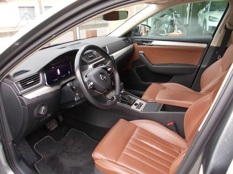 Usata Skoda Superb 200 CV (147 kW) 2023 Grigio Station wagon