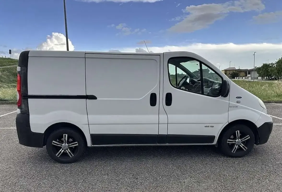 Usata Renault Trafic 114 CV (83 kW) 2011 Bianco Monovolume