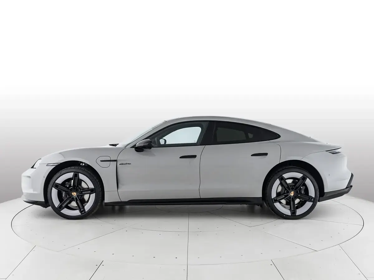 Nuova Porsche Taycan Black Edition 2026 Berlina