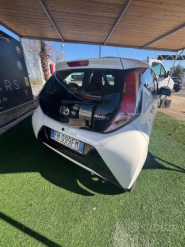Usata Toyota Aygo X-pure 69 CV (50 kW) 2017 Bianco Utilitaria