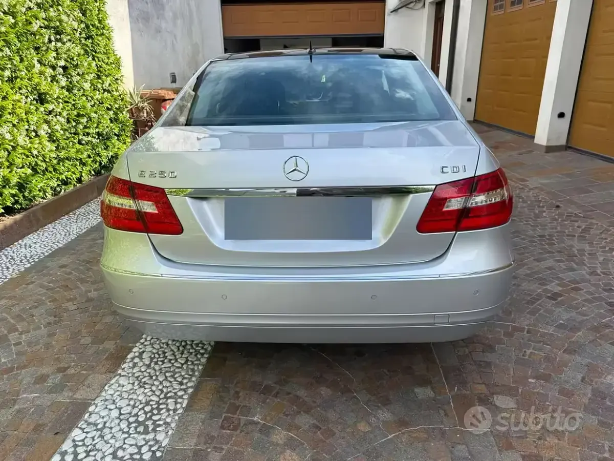 Usata Mercedes E250 Avantgarde 204 CV (150 kW) 2011 Grigio Berlina