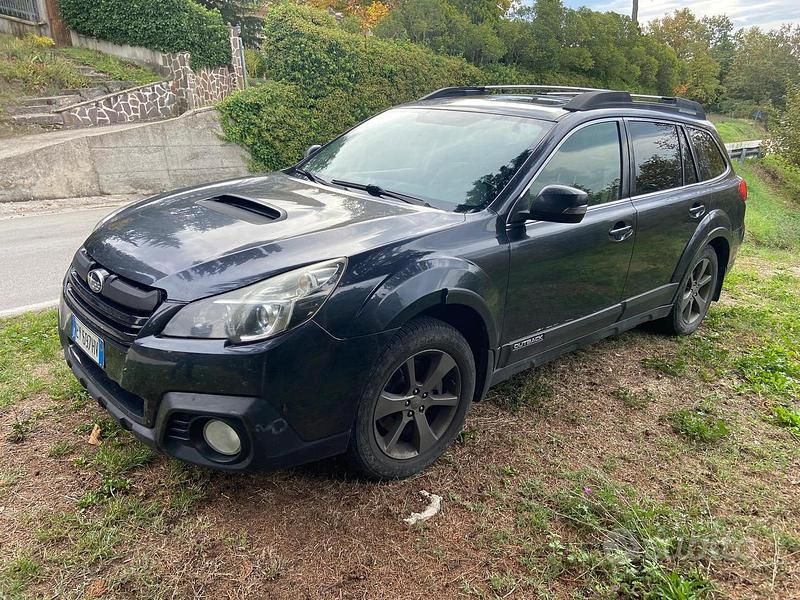 Usata Subaru Outback 150 CV (110 kW) 2015 Nero SUV