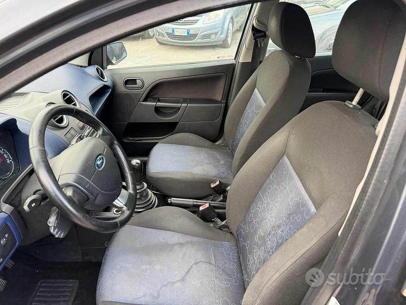Usata Ford Fiesta Ghia 74 CV (54 kW) 2007 Nero Berlina