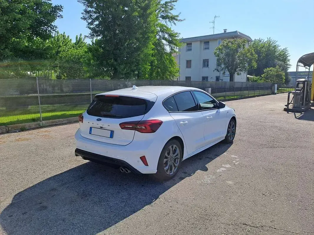 Usata Ford Focus ST-Line X 125 CV (91 kW) 2024 Bianco Berlina