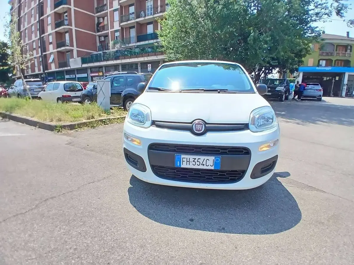 Usata Fiat Panda Lounge 69 CV (50 kW) 2017 Bianco Utilitaria
