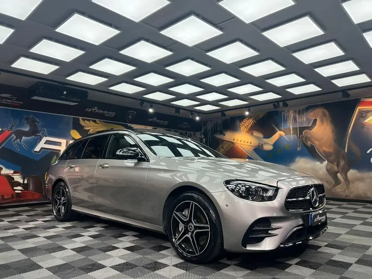 Usata Mercedes 300 Premium Plus 194 CV (142 kW) 2020 Marrone Station wagon