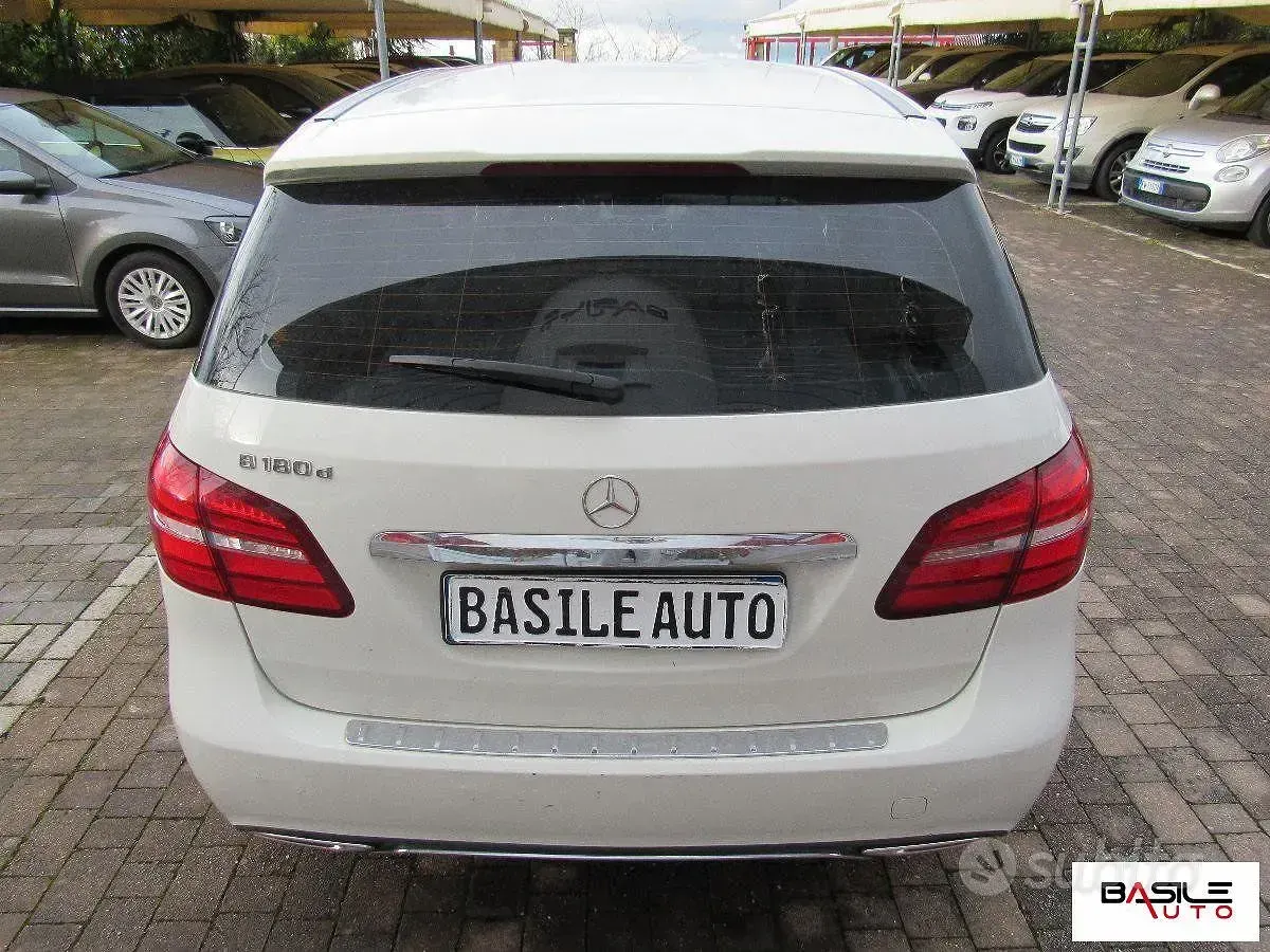 Occasion Mercedes B180 Premium 109 PK (80 kW) 2017 Wit MPV