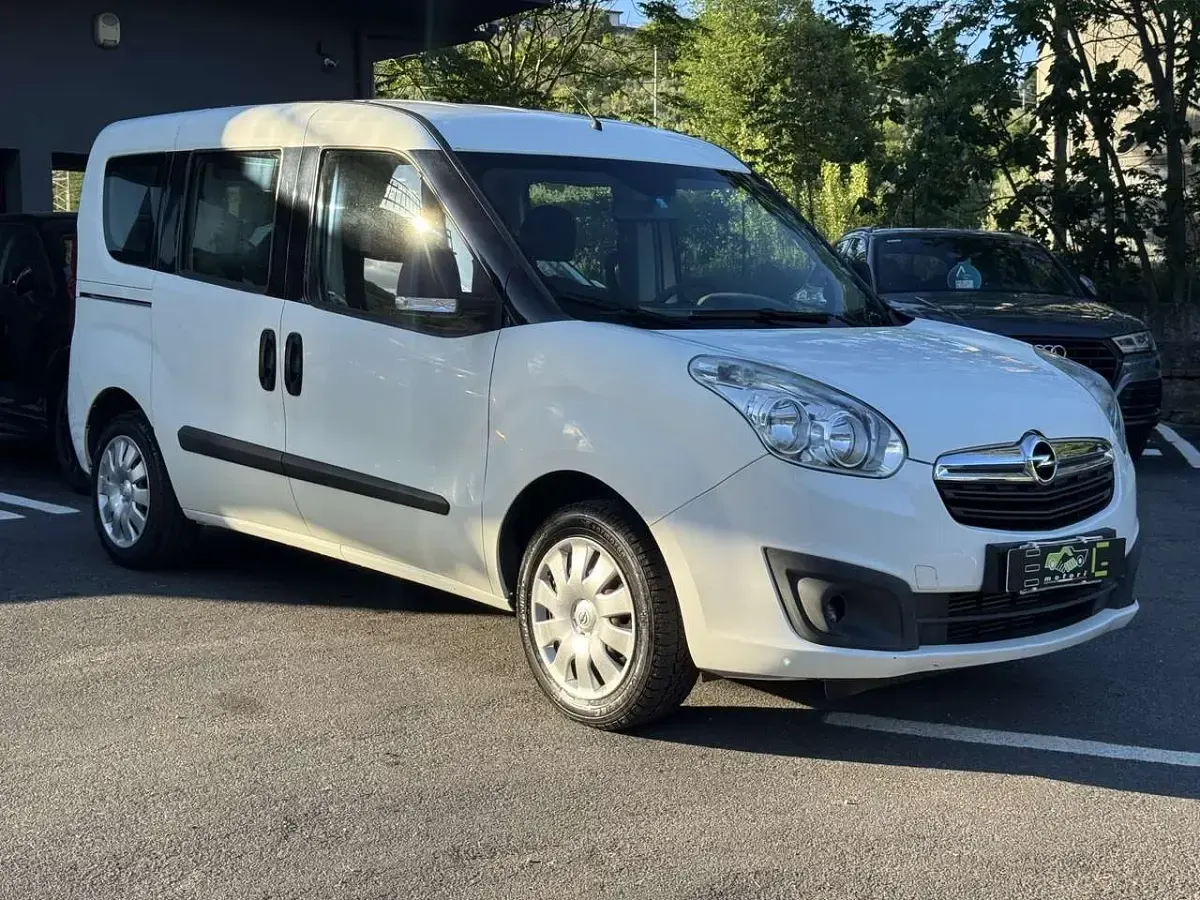 Usata Opel Combo 120 CV (88 kW) 2012 Bianco Monovolume