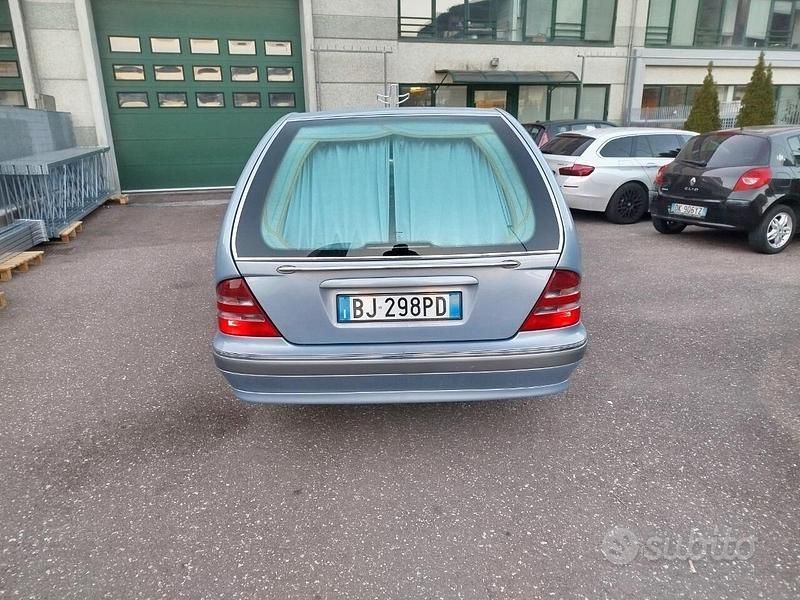 Usata Mercedes E270 Avantgarde 170 CV (125 kW) 2000 Grigio Station wagon