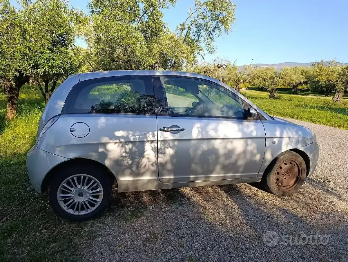 Usata Lancia Ypsilon 75 CV (55 kW) 2008 Grigio Utilitaria