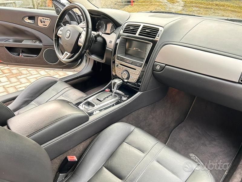 Usata Jaguar XK 258 CV (189 kW) 2009 Grigio Cabrio