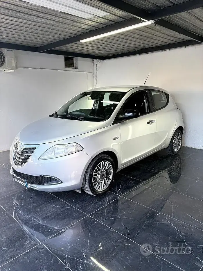 Usata Lancia Ypsilon Gold 69 CV (50 kW) 2013 Grigio Utilitaria