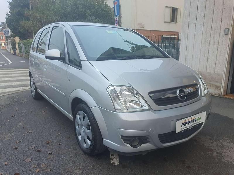 Usata Opel Meriva Cosmo 105 CV (77 kW) 2008 Argento Monovolume