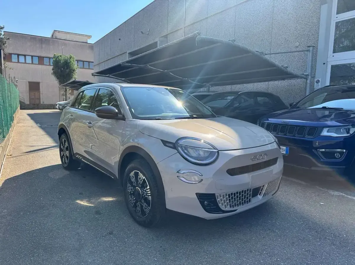 Usata Fiat 600 101 CV (74 kW) 2025 Beige SUV