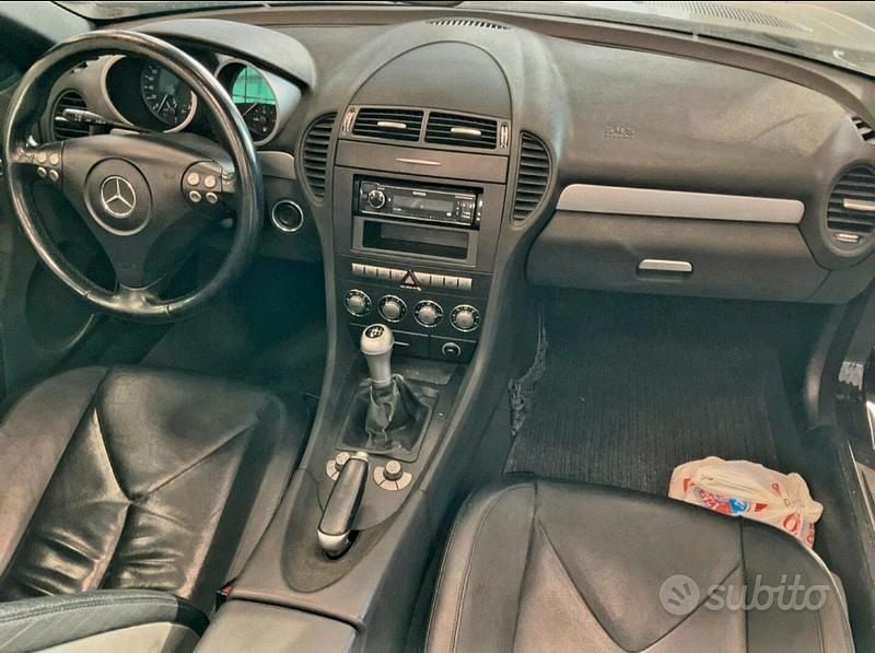 Usata Mercedes SLK200 163 CV (119 kW) 2005 Nero Cabrio