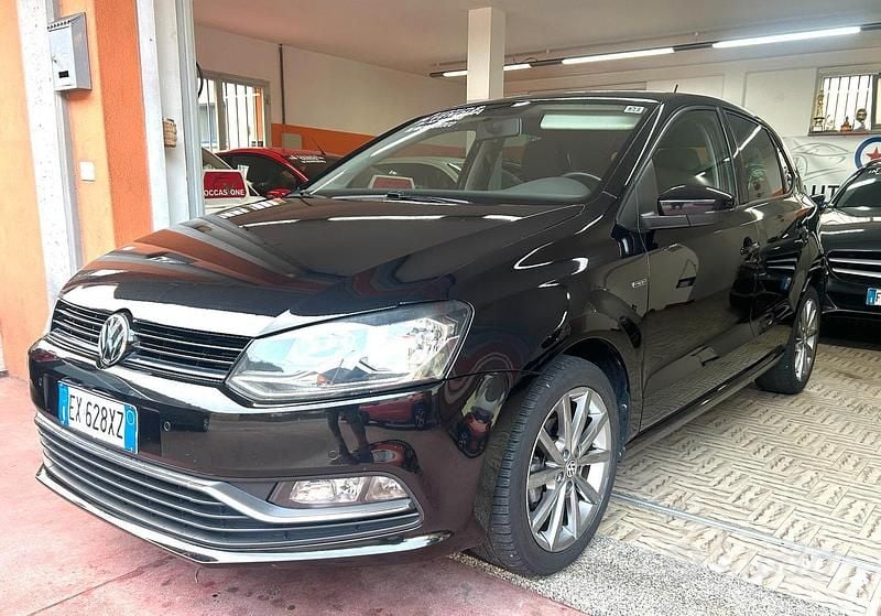 Nero Usata 2014 VW Polo Comfortline Tre volumi | 7200 € (Buon prezzo) - Immagine 1/4
