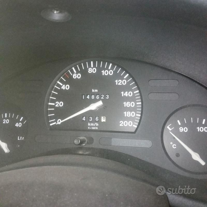 Usata Opel Corsa 54 CV (39 kW) 1998 Blu Utilitaria