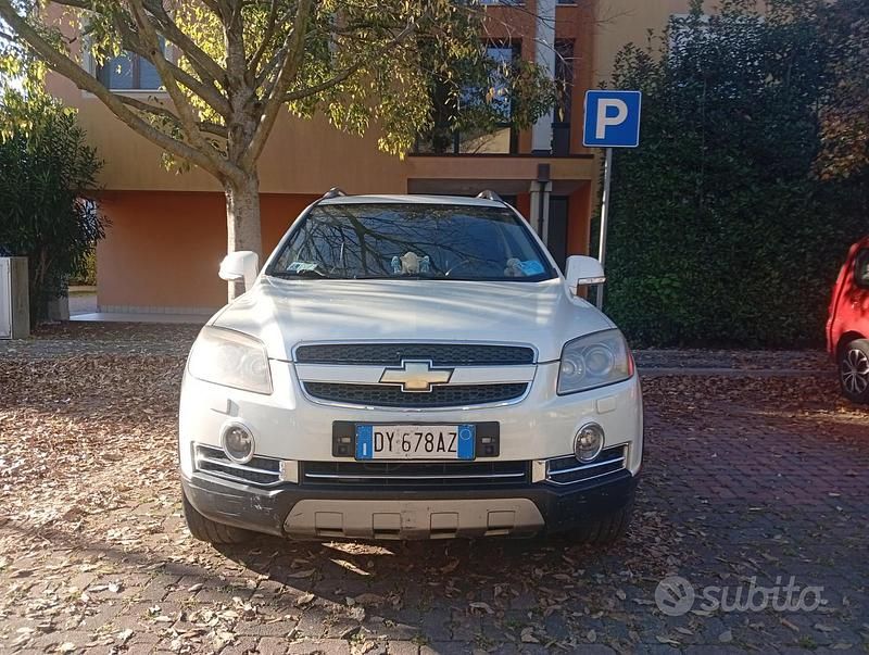 Bianco Usata 2009 Chevrolet Captiva SUV | 4500 € (Molto cara) - Immagine 1/4