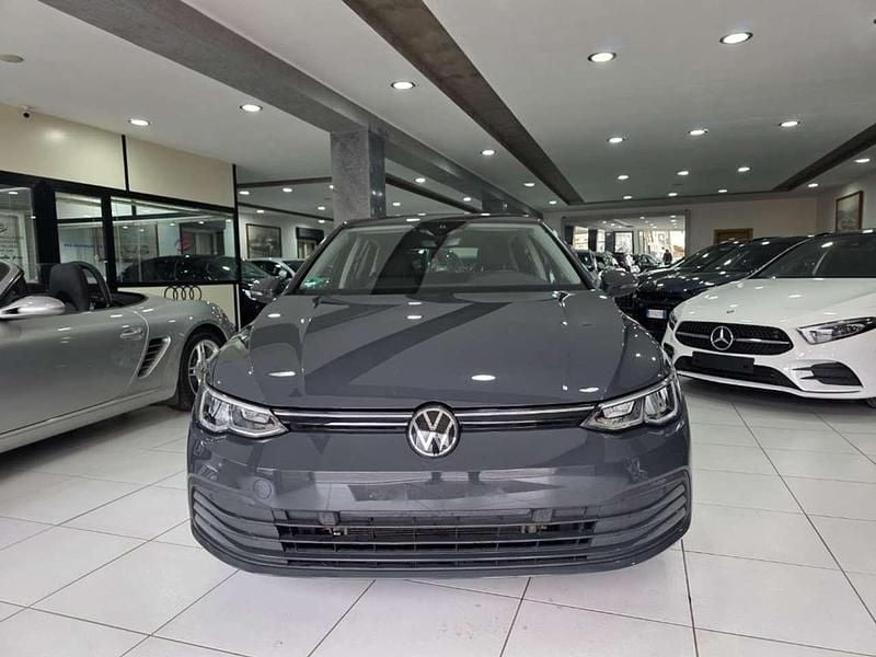 Usata VW Golf VIII Life 116 CV (85 kW) 2022 Grigio Berlina