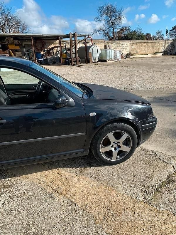 Usata VW Golf IV 116 CV (85 kW) 2001 Berlina