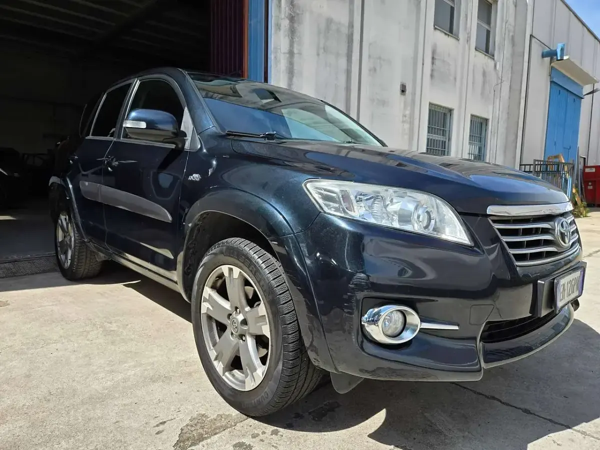 Usata Toyota RAV4 Executive 150 CV (110 kW) 2012 Blu/azzurro SUV