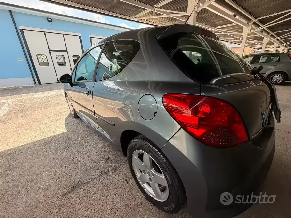Usata Peugeot 207 73 CV (53 kW) 2011 Grigio Berlina