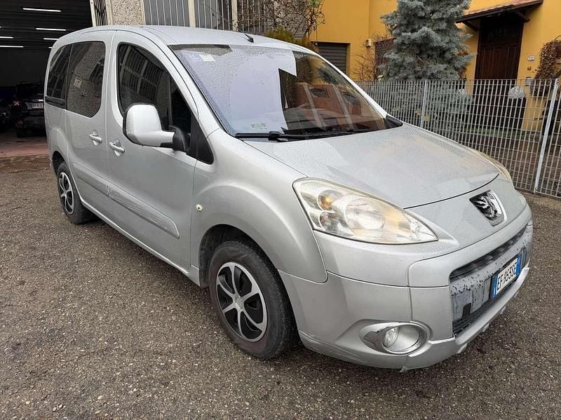 Argento Usata 2011 Peugeot TePee Station wagon | 4500 € (Buon prezzo) - Immagine 1/4