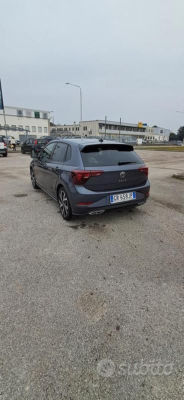 Usata VW Polo R-line 95 CV (69 kW) 2023 Grigio Berlina