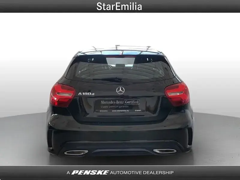 Usata Mercedes A180 Executive 109 CV (80 kW) 2016 Nero Utilitaria